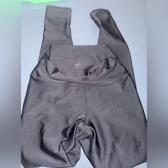 ALO Yoga Black HighWaist Leggings - Picture 2 of 3